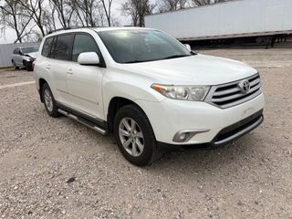 2012 Toyota Highlander SE - Exterior Front Right Corner Image